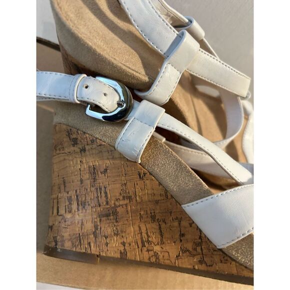 A2 Aerosoles Plush White wedges 9m (small mark) - Picture 5 of 11